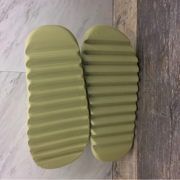 Adidas Yeezy slides. US 10 - Picture 3 of 6